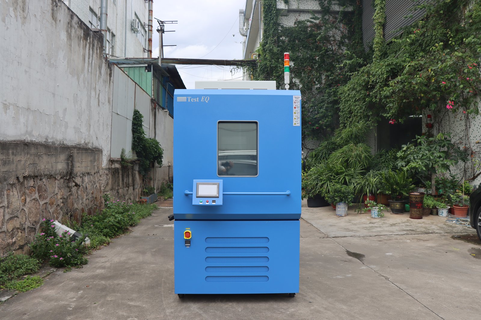Rapid temperature change chamber