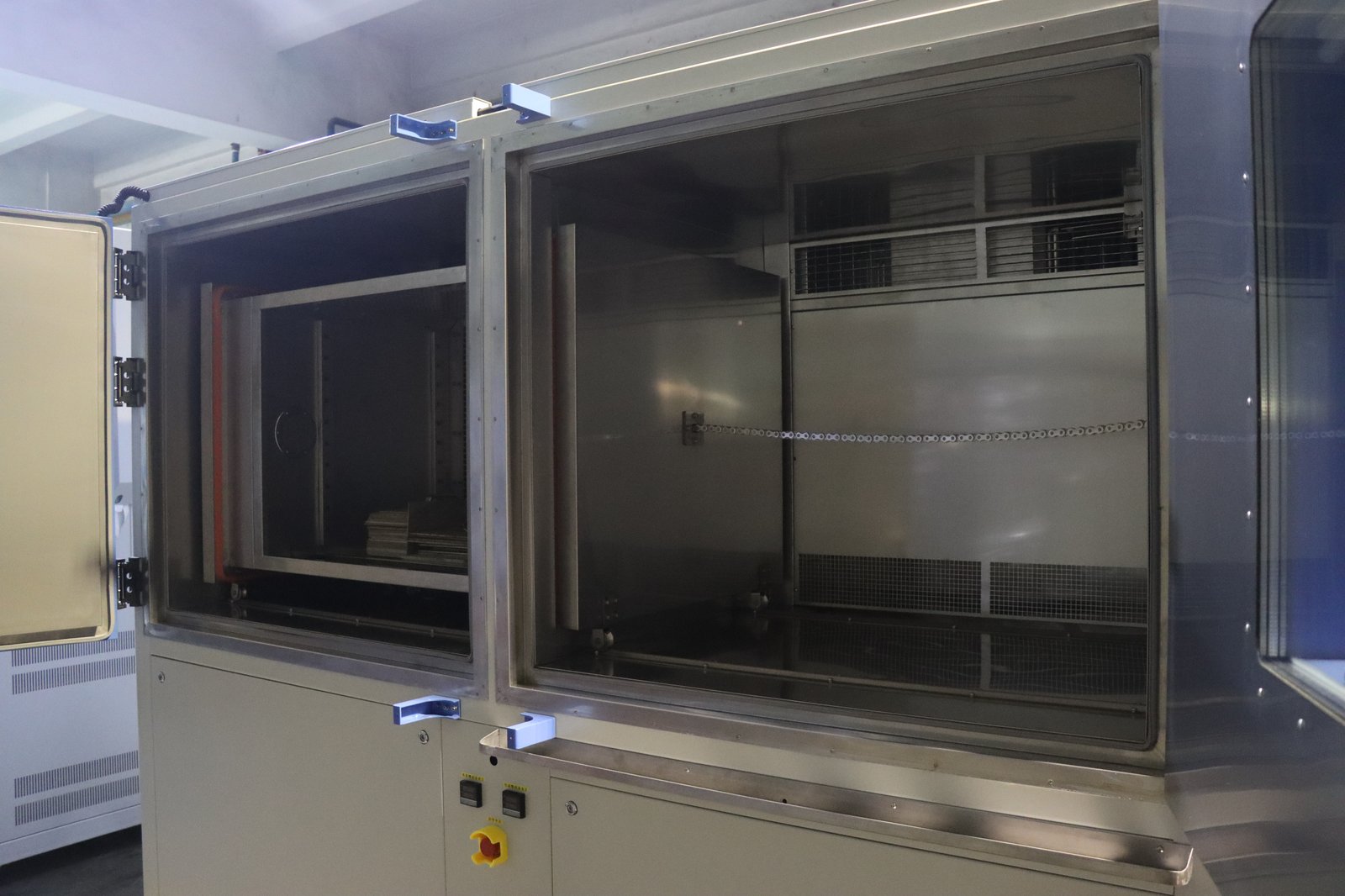 Thermal shock test chamber